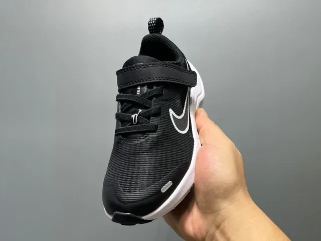 Nike Black White Low-Top Mesh Upper Lifestyle Sneakers 14