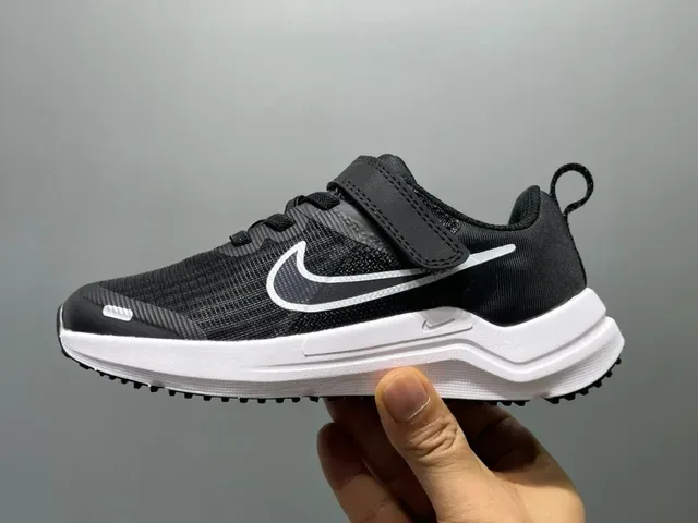 Nike Black White Low-Top Mesh Upper Lifestyle Sneakers 15