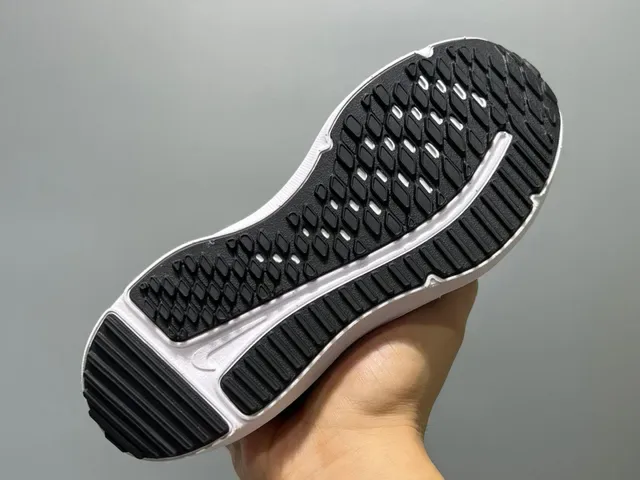 Nike Black White Low-Top Mesh Upper Lifestyle Sneakers 16