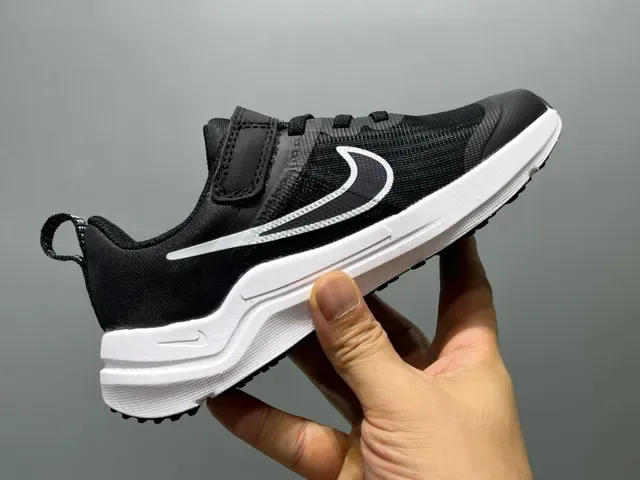 Nike Black White Low-Top Mesh Upper Lifestyle Sneakers 17