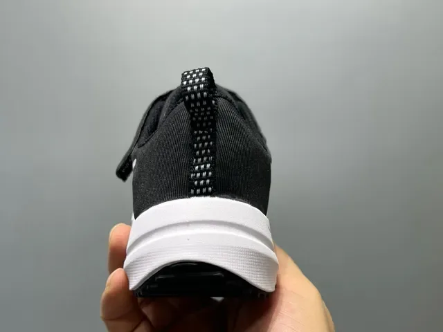 Nike Black White Low-Top Mesh Upper Lifestyle Sneakers 18