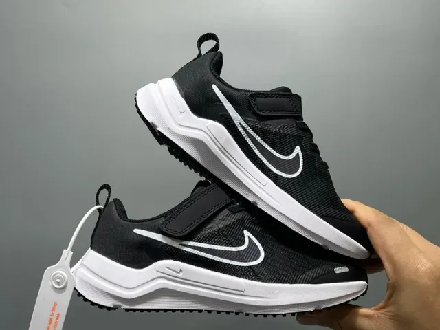 Nike Black White Low-Top Mesh Upper Lifestyle Sneakers 20