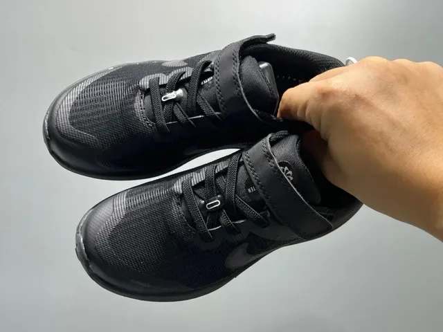 Nike Black White Low-Top Mesh Upper Lifestyle Sneakers 21