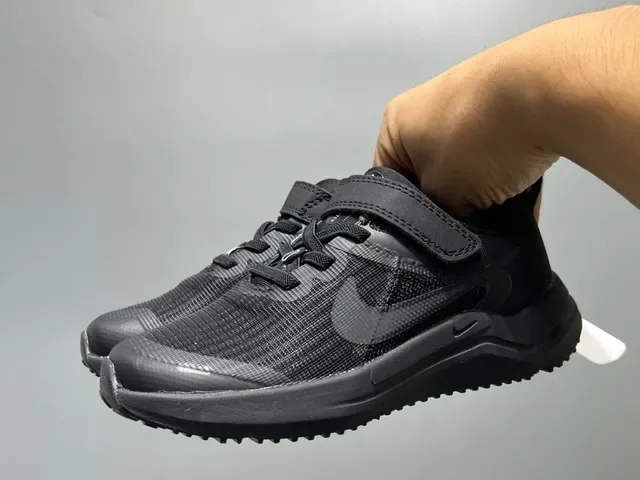 Nike Black White Low-Top Mesh Upper Lifestyle Sneakers 22