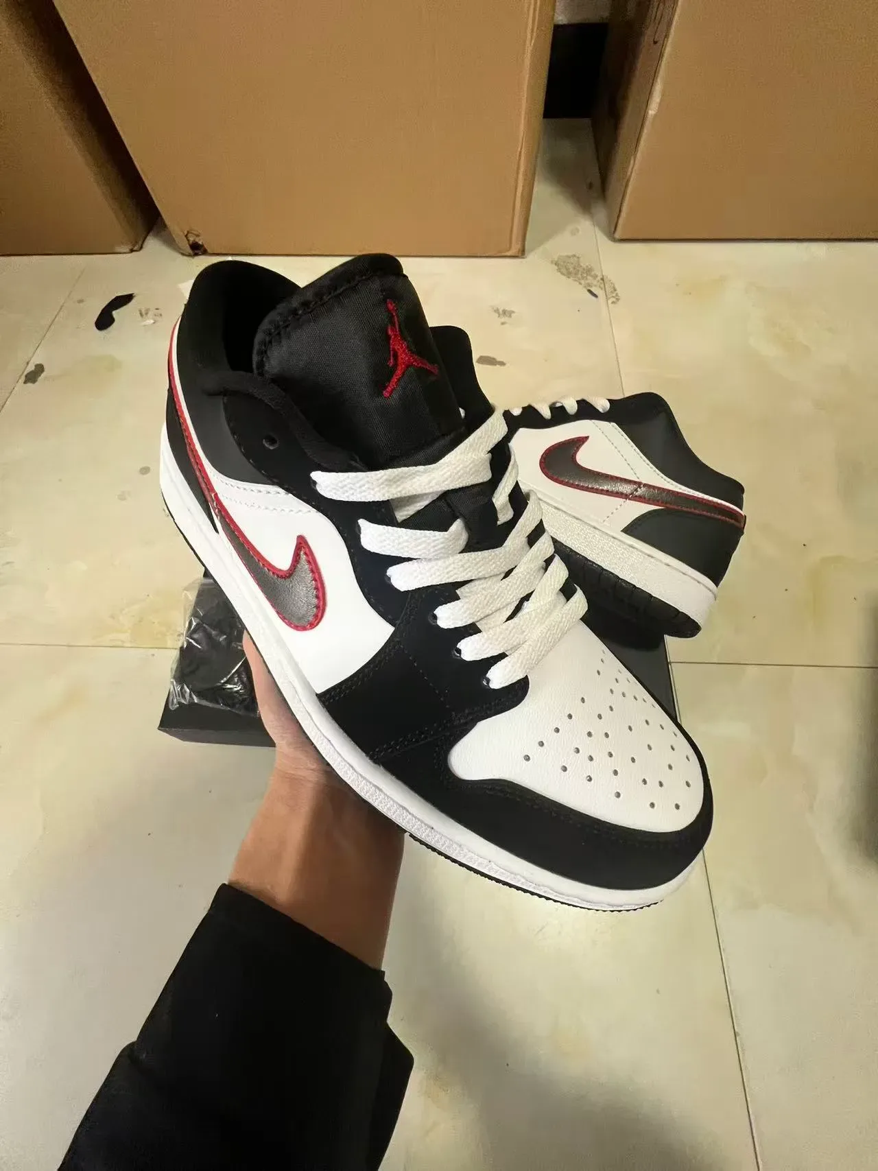 Nike Black White Low-Top Padded Collar Lifestyle Sneakers 2