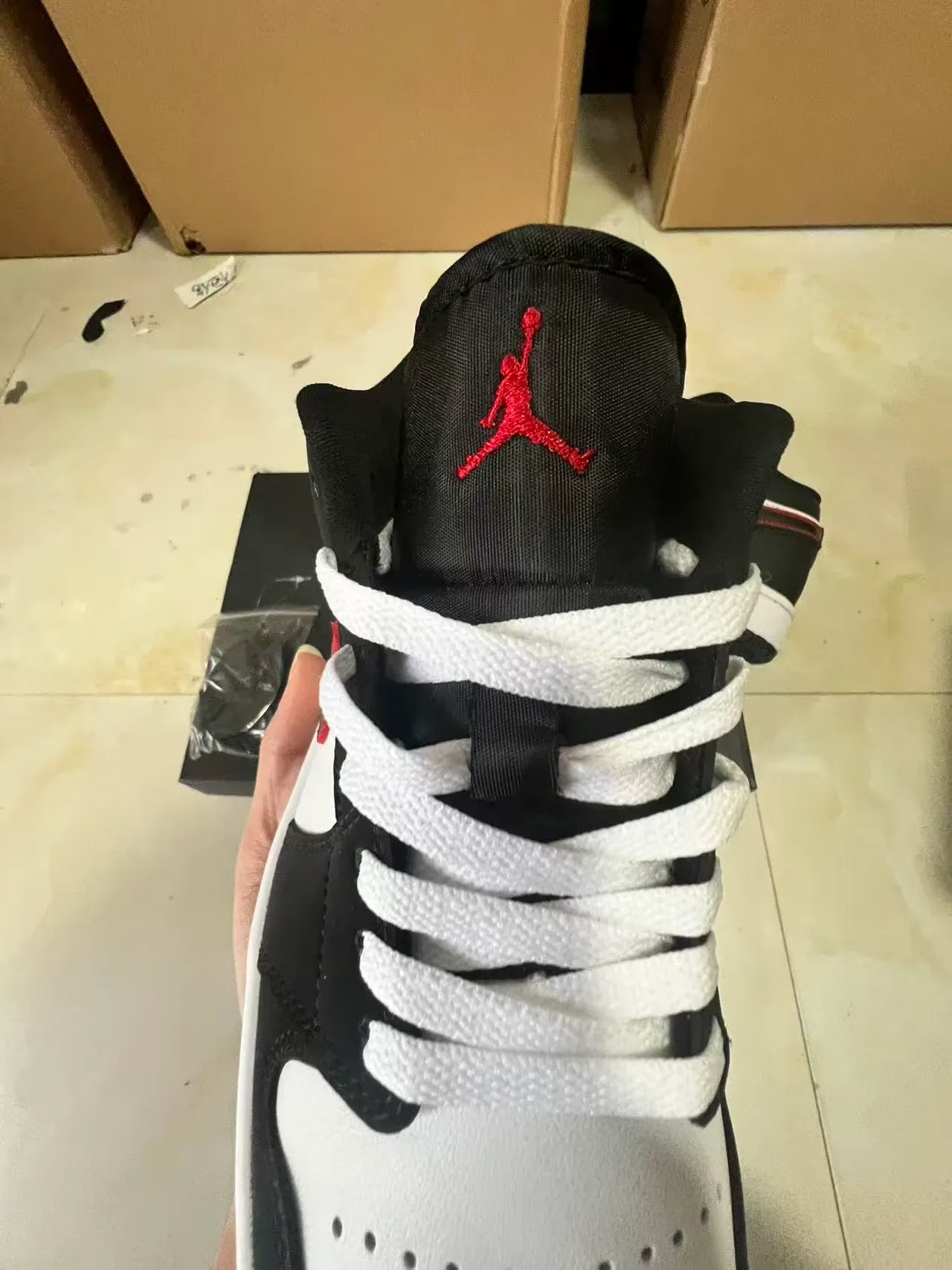 Nike Black White Low-Top Padded Collar Lifestyle Sneakers 4
