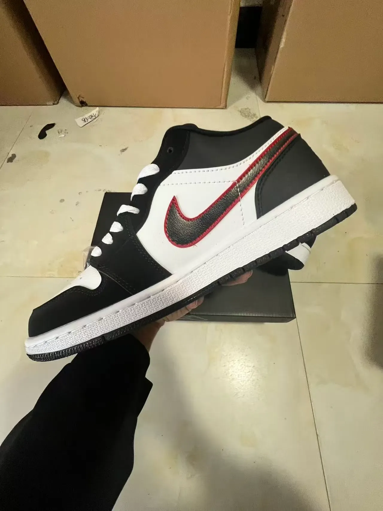 Nike Black White Low-Top Padded Collar Lifestyle Sneakers 5