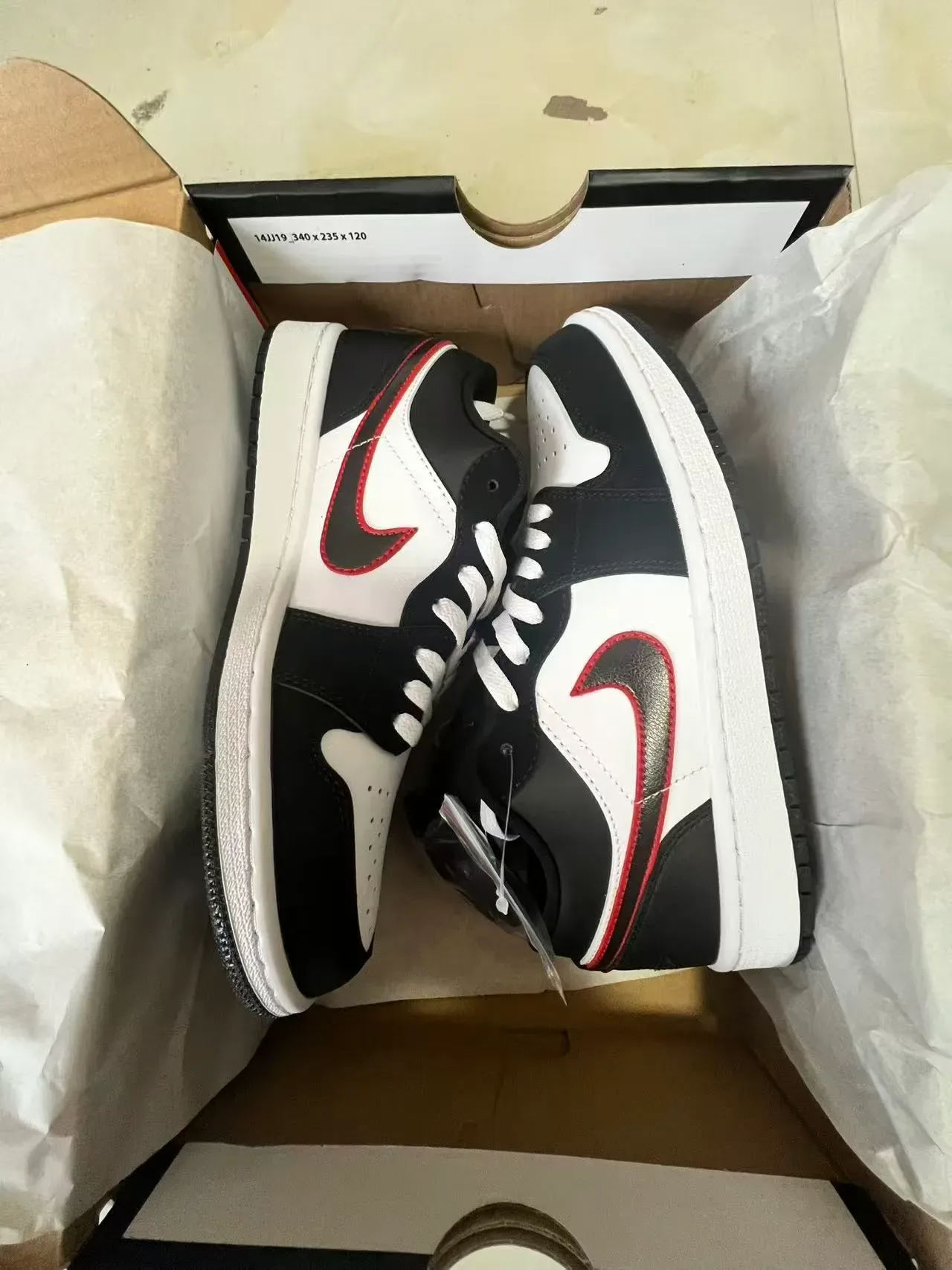 Nike Black White Low-Top Padded Collar Lifestyle Sneakers 9