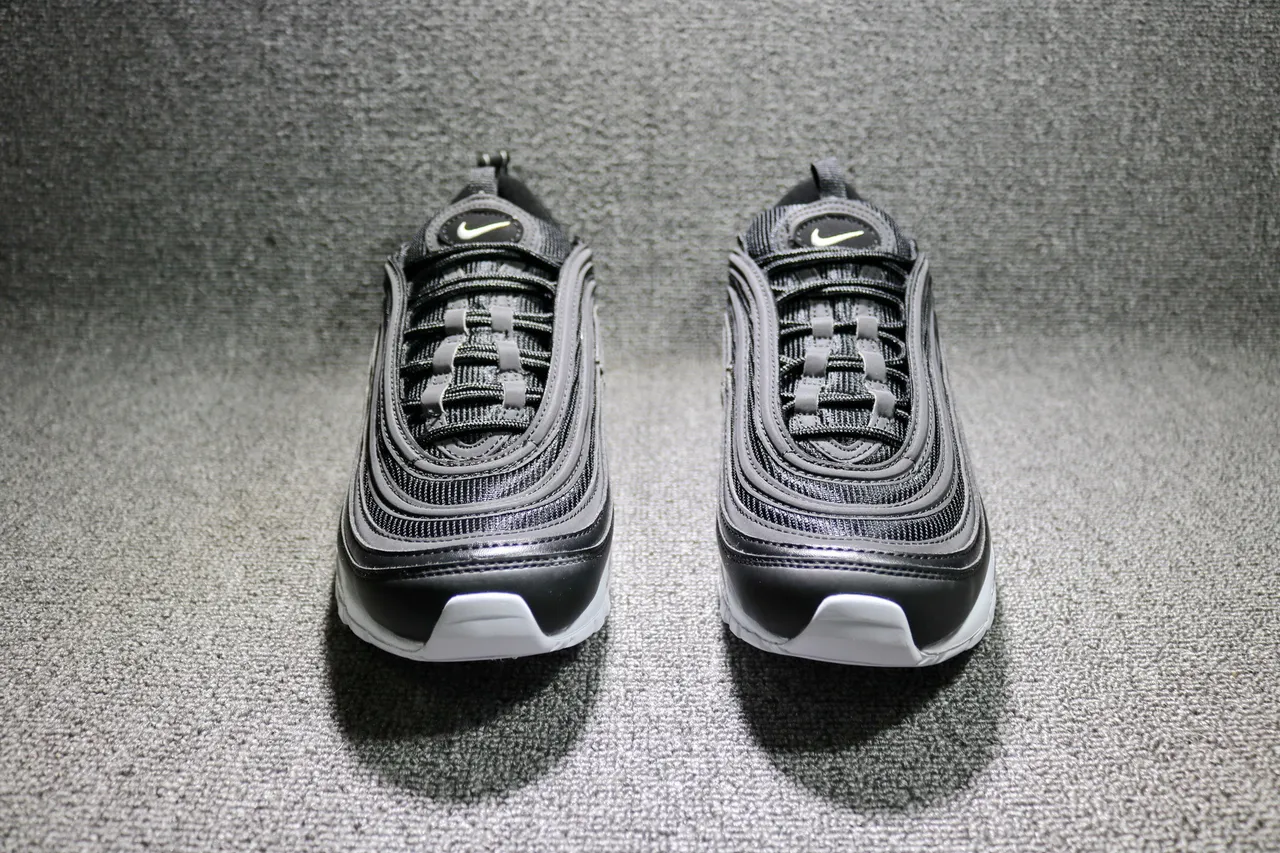 Nike Black White Wavy Layered Upper Visible Air Cushioning Lifestyle Sneakers 18