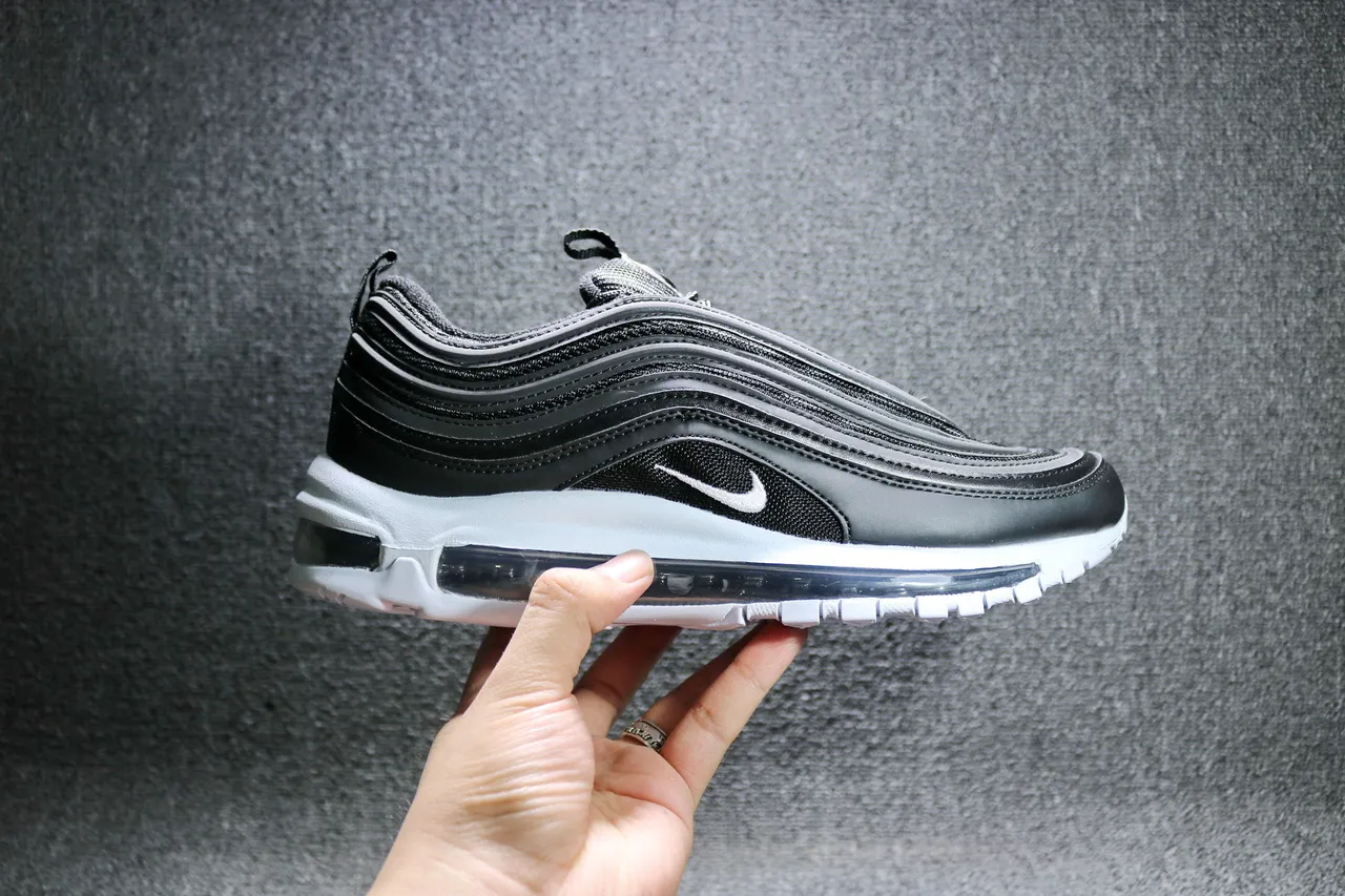 Nike Black White Wavy Layered Upper Visible Air Cushioning Lifestyle Sneakers 19