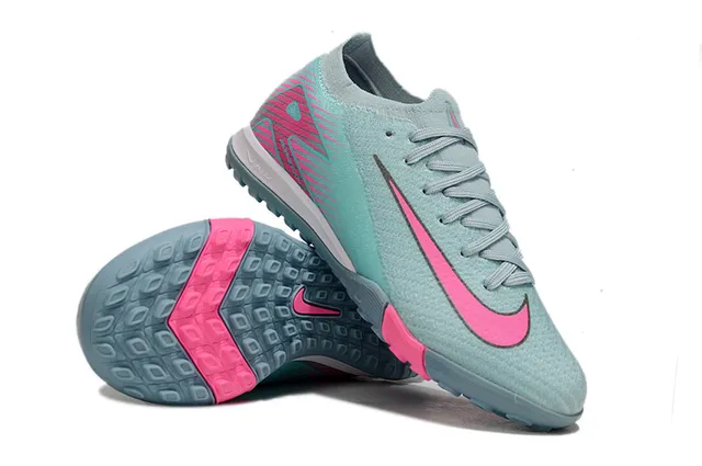Nike Chaussures de football sur pelouse avec upper en knit bleu rose, col de chaussette à coupe basse 2