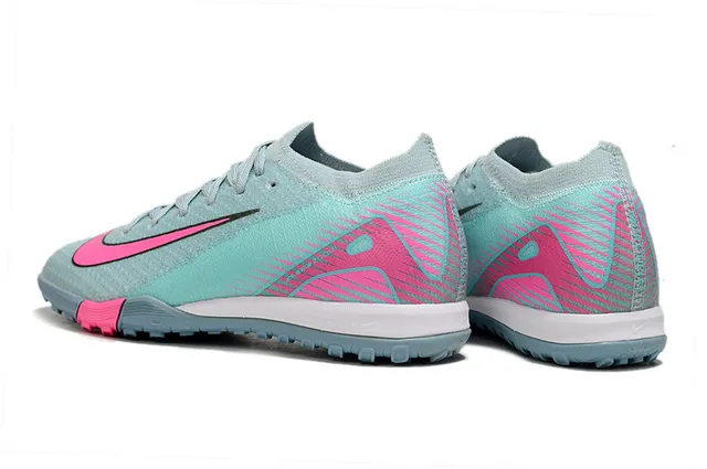 Nike Chaussures de football sur pelouse avec upper en knit bleu rose, col de chaussette à coupe basse 4