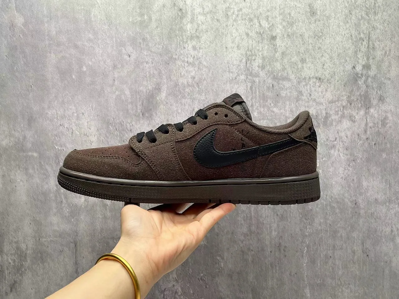 Nike Brown Black Suede Upper Oversized Swoosh Lifestyle Sneakers 4
