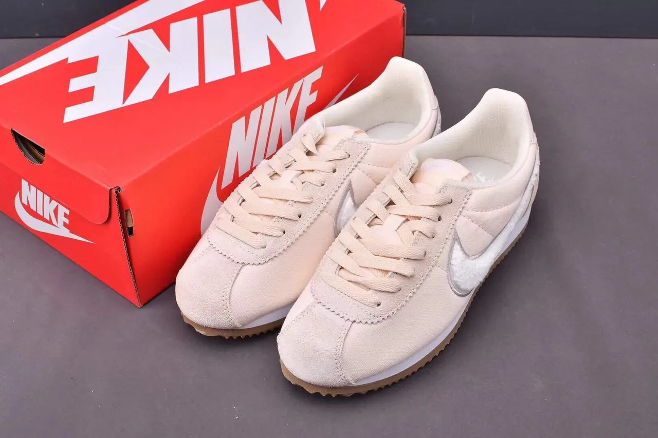 Nike Cortez Beige White Canvas And Suede Upper Shearling-Lined Swoosh Lifestyle Sneakers 2