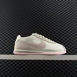 Nike Cortez Off-White और गुलाबी लाइफस्टाइल स्नीकर