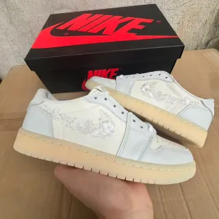 Nike Dunk Low Beige White Embroidered Floral Motif Leather Upper Lifestyle Sneakers
