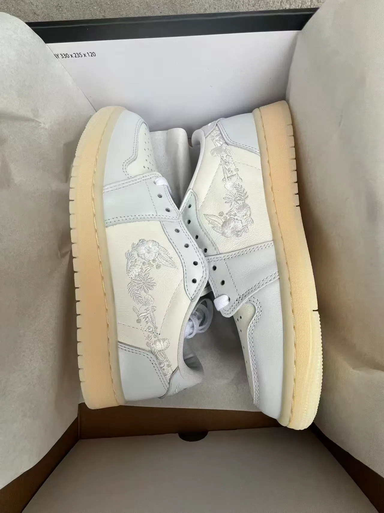 Nike Dunk Low Beige White Embroidered Floral Motif Leather Upper Lifestyle Sneakers 9