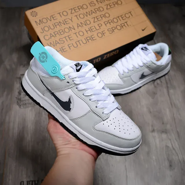 Sneakers Nike Dunk Low Transparent Smoke Lifestyle 2