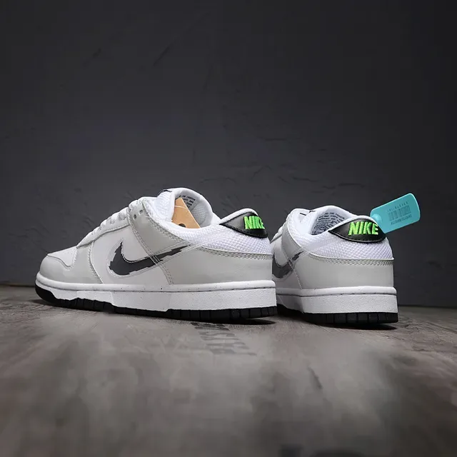 Sneakers Nike Dunk Low Transparent Smoke Lifestyle 3