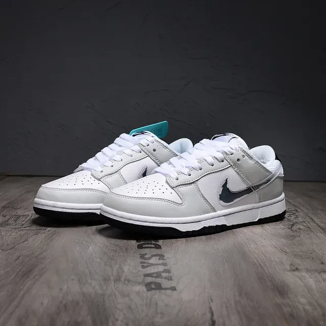 Sneakers Nike Dunk Low Transparent Smoke Lifestyle 4