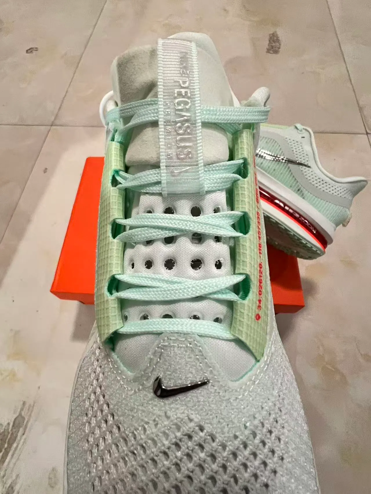 Nike Green Red Visible Full-Length Air Zoom Unit Engineered Mesh Upper Running Shoes 4