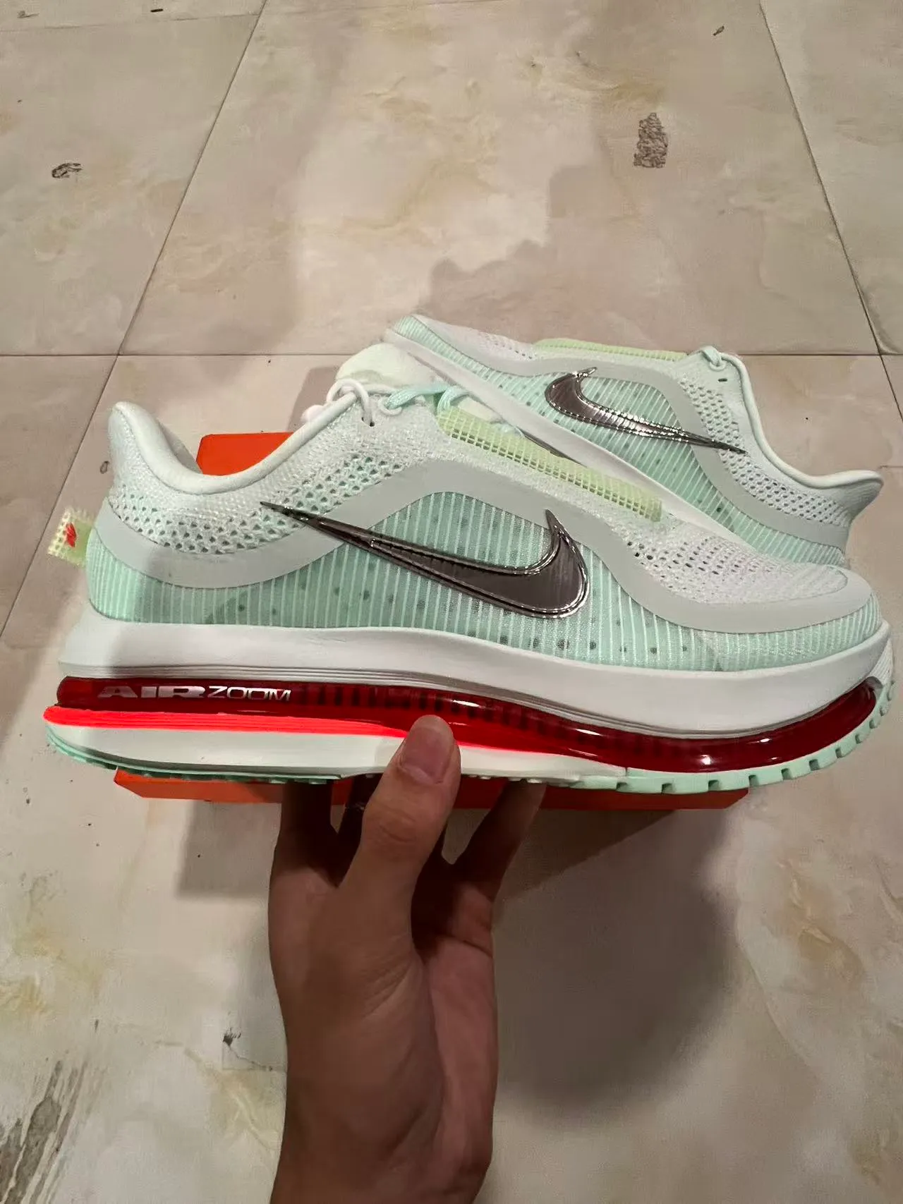 Nike Green Red Visible Full-Length Air Zoom Unit Engineered Mesh Upper Running Shoes 7