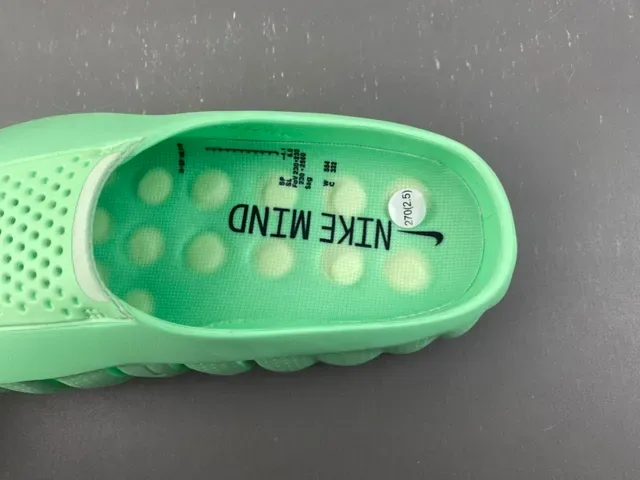 Nike Green Silver Molded Monochrome Perforated Upper Slippers 6