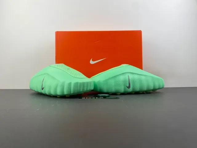 Nike Green Silver Molded Monochrome Perforated Upper Slippers 11