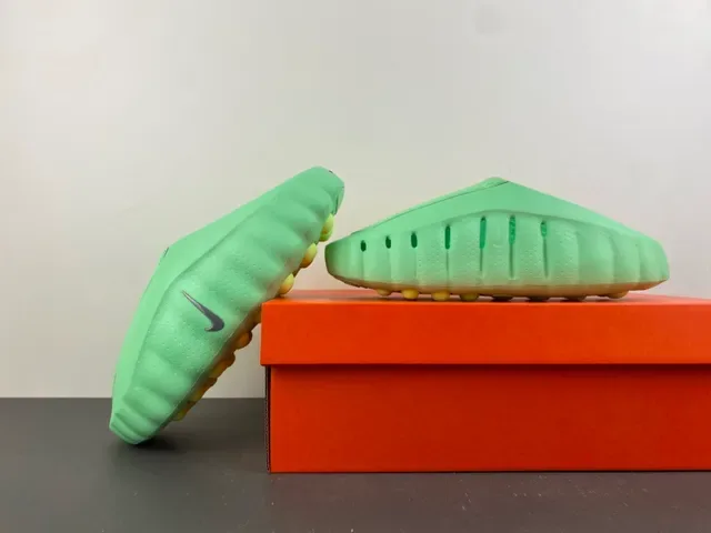 Nike Green Silver Molded Monochrome Perforated Upper Slippers 12