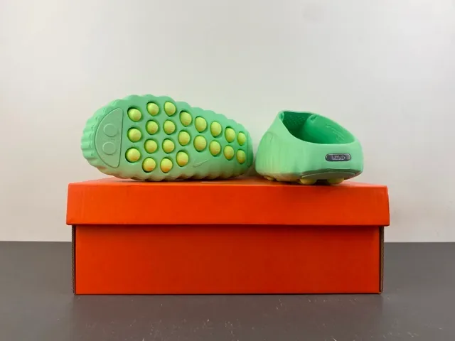 Nike Green Silver Molded Monochrome Perforated Upper Slippers 14