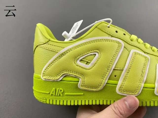 Sneakers lifestyle Nike vert blanc low-top oversized logo AIR cousu 3