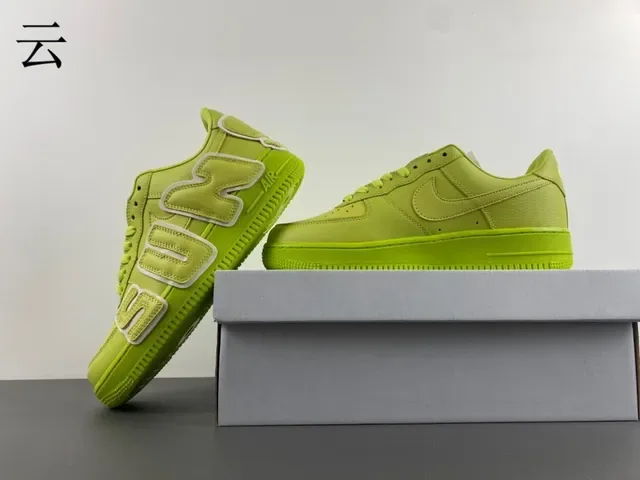 Sneakers lifestyle Nike vert blanc low-top oversized logo AIR cousu 14
