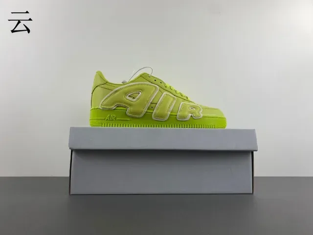 Sneakers lifestyle Nike vert blanc low-top oversized logo AIR cousu 16