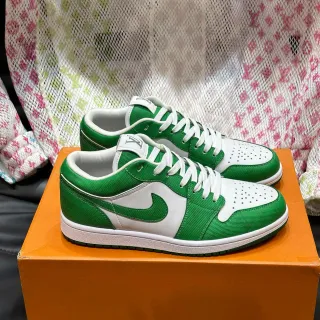 Nike Green White Low-Top Perforated Toe Lifestyle Sneakers