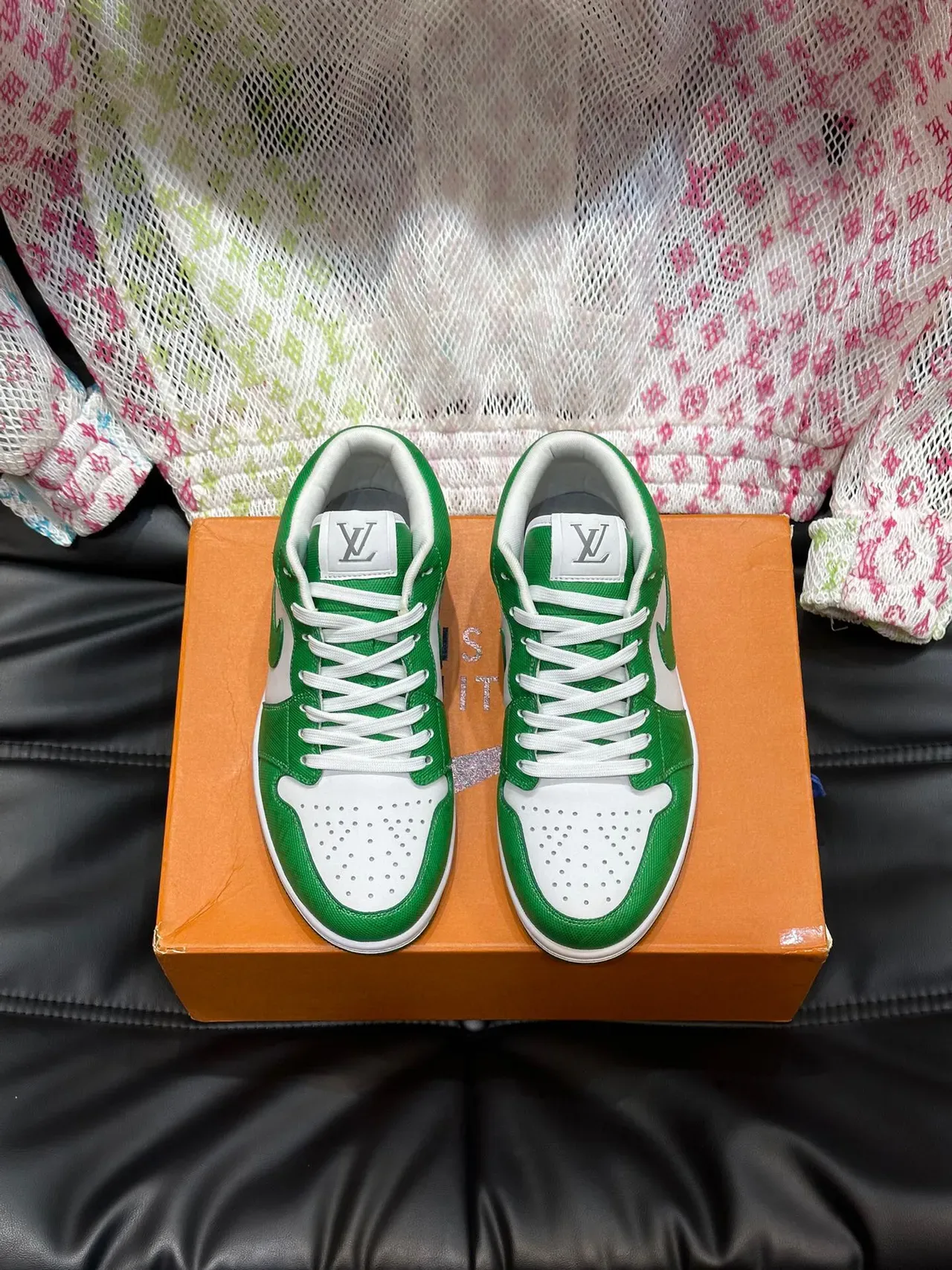 Nike Green White Low-Top Perforated Toe Lifestyle Sneakers 2