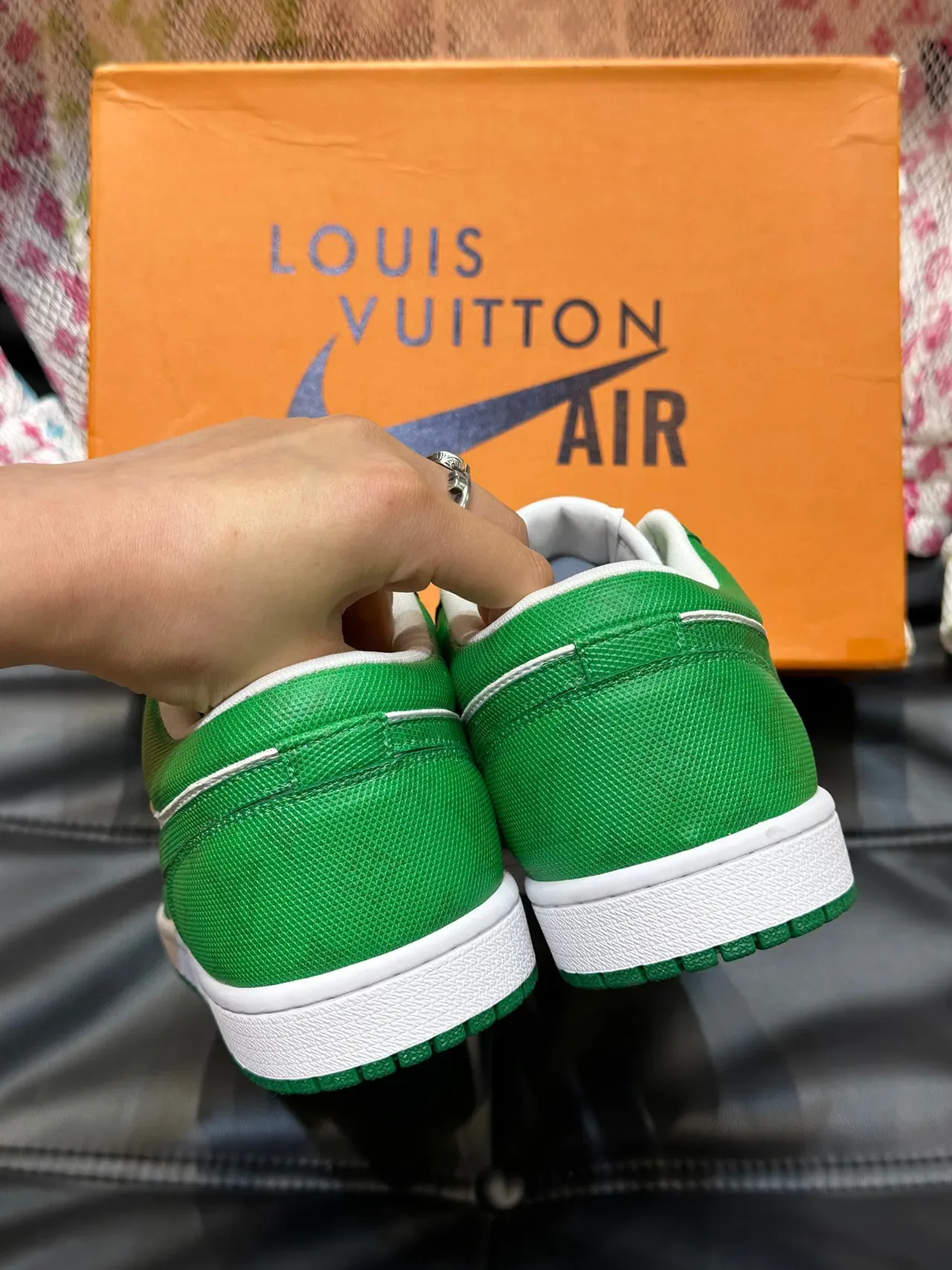 Nike Green White Low-Top Perforated Toe Lifestyle Sneakers 8