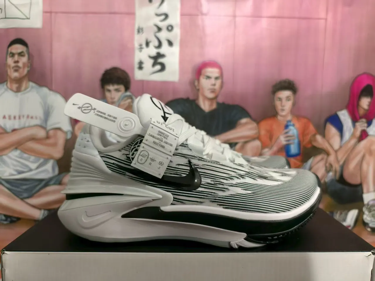 Nike GT Cut Chaussures de Basketball Blanches Noires Rayées 2