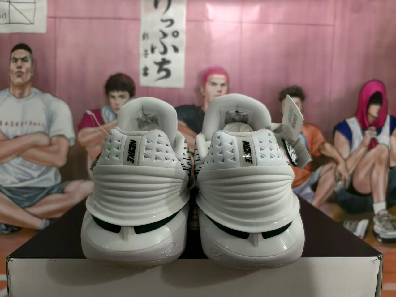 Nike GT Cut Chaussures de Basketball Blanches Noires Rayées 3