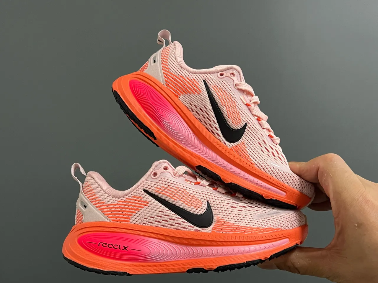 Nike Multicolor Engineered Mesh Upper Gradient Color Midsole Running Shoes 16
