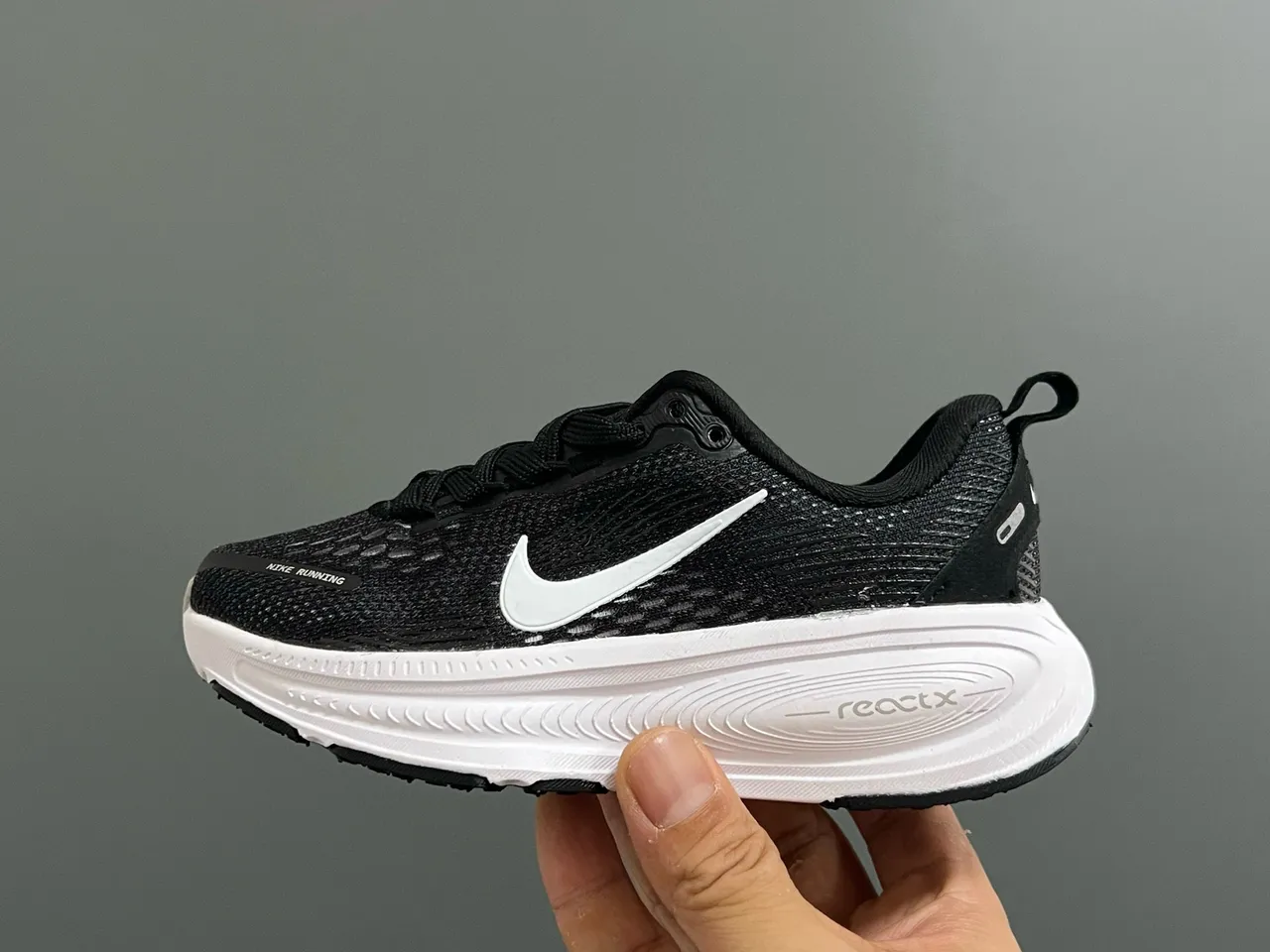 Nike Multicolor Engineered Mesh Upper Gradient Color Midsole Running Shoes 20