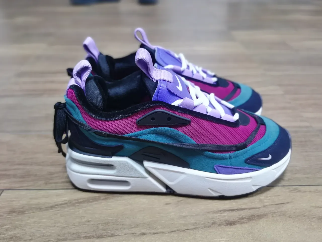 Nike Multicolor Layered Multi-Material Upper Visible Air Unit Lifestyle Sneakers 2