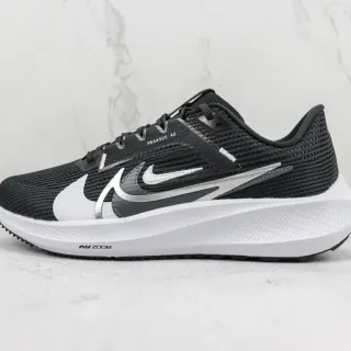 Nike Pegasus 40 Chaussures de course noires et blanches