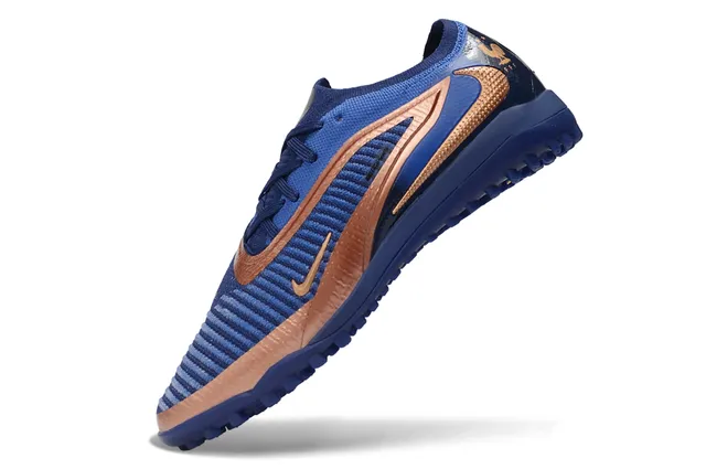 Nike Phantom GT Chaussures de football Turf avec upper en tricot bleu doré, overlays métalliques en cuivre 3