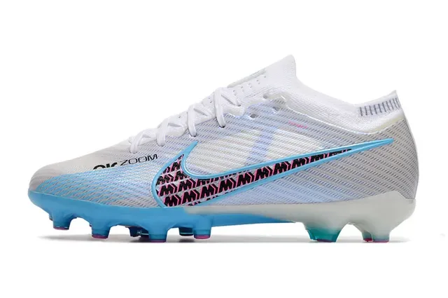 Nike Phantom GT أحذية كرة القدم بيضاء وزرقاء Knit Upper Patterned Swoosh Overlay Firm-Ground 8