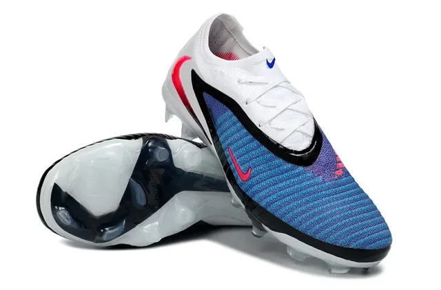 Nike Phantom GT sapatos de fútbol blanco y azul con upper de knit de corte bajo para terreno firme 12