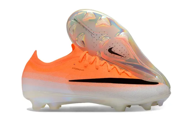 Nike Chaussures de football à empeigne en maille noir et rose, semelle iridescente holographique, pour terrain ferme 7