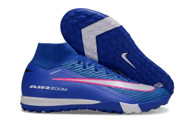 Nike Chaussures de football à empeigne en maille noir et rose, semelle iridescente holographique, pour terrain ferme 11