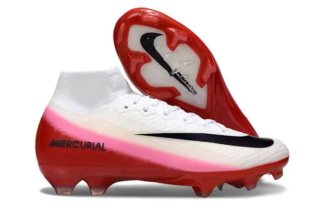 Nike Chaussures de football à empeigne en maille noir et rose, semelle iridescente holographique, pour terrain ferme 13
