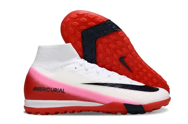 Nike Chaussures de football à empeigne en maille noir et rose, semelle iridescente holographique, pour terrain ferme 15