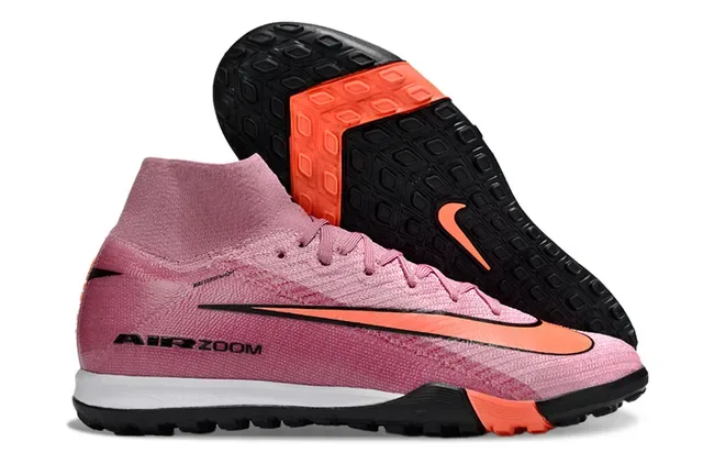 Nike Chaussures de football à empeigne en maille noir et rose, semelle iridescente holographique, pour terrain ferme 19